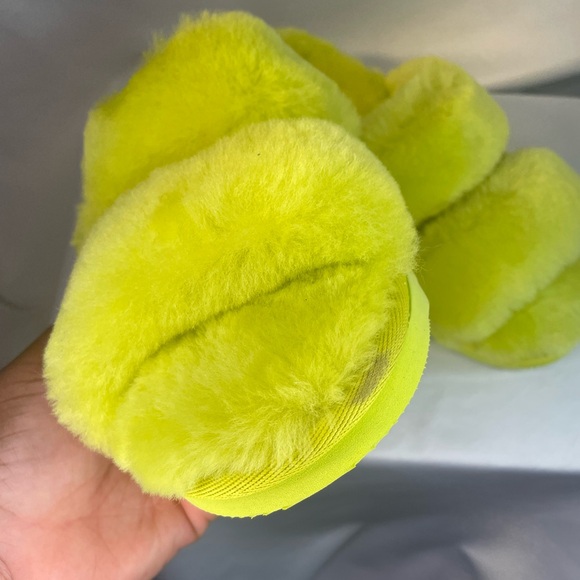 Dearfoams Fireside lime green size 10 women’s faux fur open toed slippers. - Picture 3 of 5